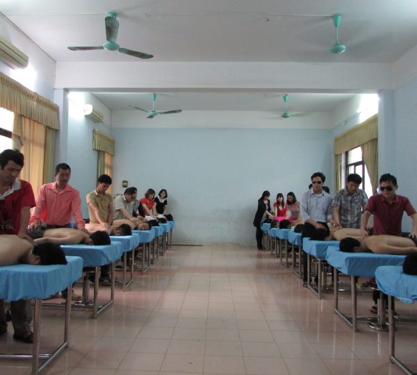 Hội người mù đang tập huấn học viên