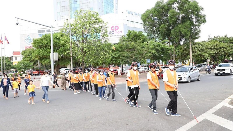 Cuộc sống của người khiếm thị dẫu có vất vả nhưng vẫn luôn mạnh mẽ tinh thần lạc quan trong cuộc sống.